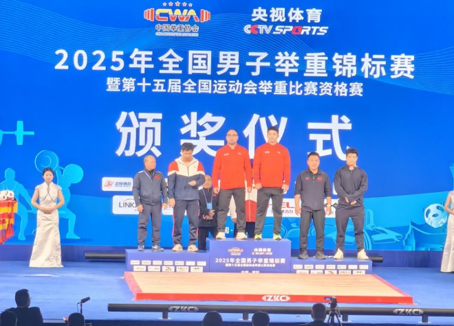 锦标赛上某支队伍实力强劲，勇夺胜利