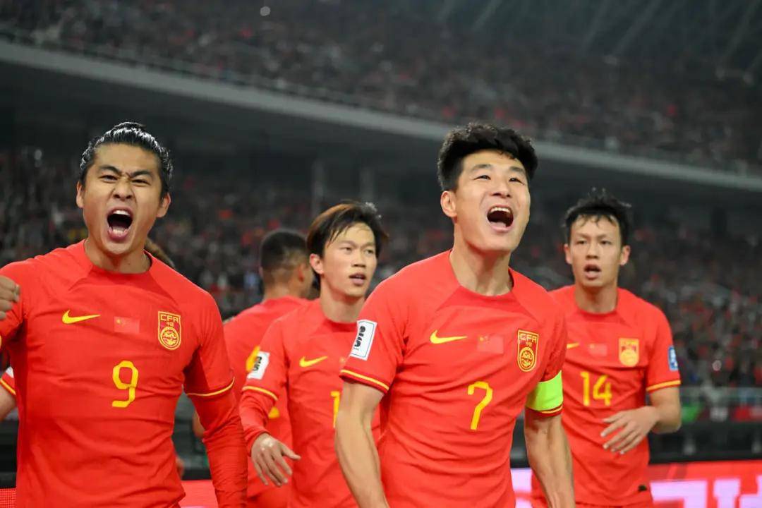 包含国足队员发挥出色，携手挺进国际赛八强的词条